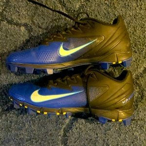 Football shoes they fit exactly well